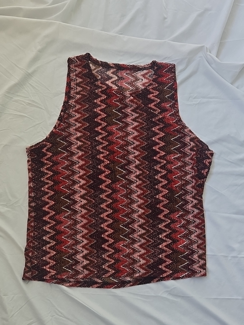 Men's Mesh TankTop Multicolored Zigzaggy Line Pattern. Very Light In Weight.